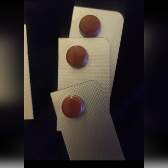 Extra lasting lipstick samples 18 - Picture 5 of 7